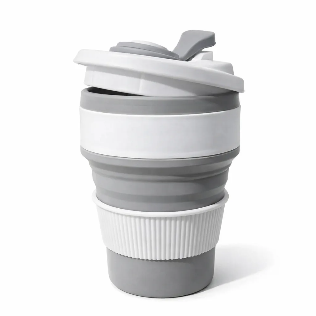 Vaso plegable de silicona gris con tapa blanca, desplegado