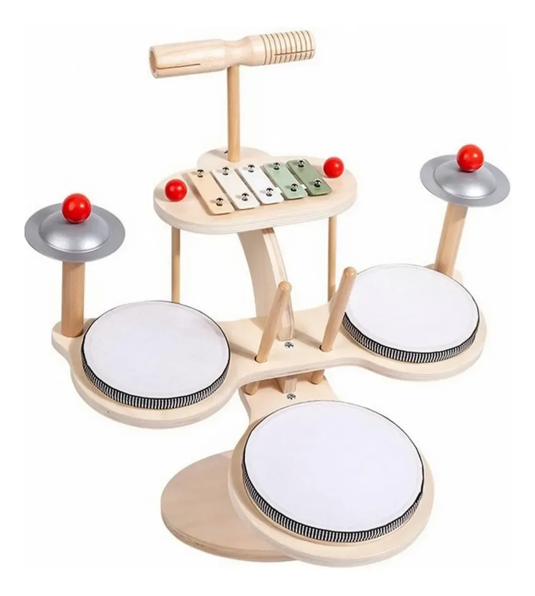 Batería musical infantil de madera con xilófono y platillos sobre fondo blanco