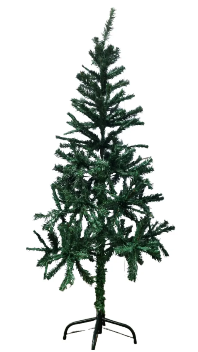 Árbol de Navidad artificial verde de 1,50 m armado sobre su base metálica