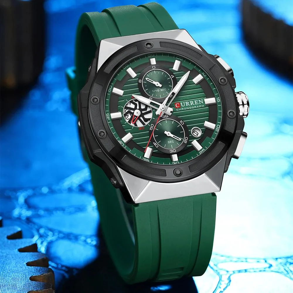 Reloj Curren 8462 verde con pulso de silicona verde sobre fondo azul